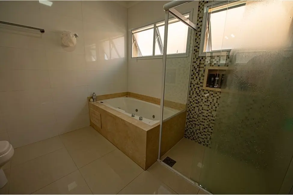 Foto 7 de Casa de Condomínio com 3 quartos à venda, 325m2 em Jardim do Golf I, Jandira - SP