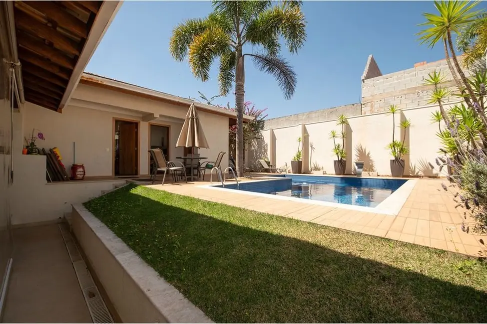 Foto 3 de Casa de Condomínio com 3 quartos à venda, 325m2 em Jardim do Golf I, Jandira - SP