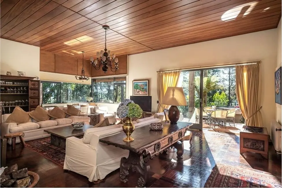 Foto 1 de Fazenda / Haras à venda, 66000m2 em Campos Do Jordao - SP