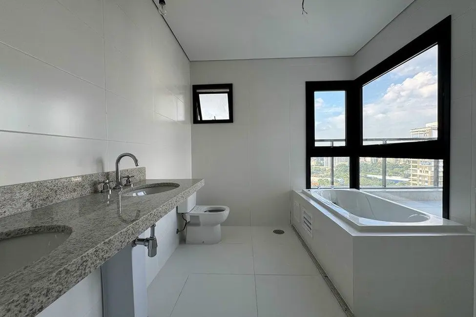 Cobertura com 4 quartos à venda, 281m2 em Moema, São Paulo - SP - imagem 2 Foto 2 de Cobertura com 4 quartos à venda, 281m2 em Moema, São Paulo - SP