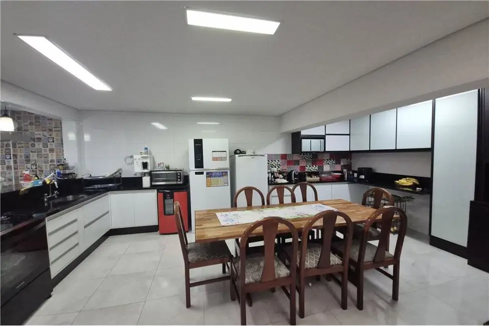 Foto 2 de Casa de Condomínio com 2 quartos à venda, 180m2 em Vila Tolstoi, São Paulo - SP