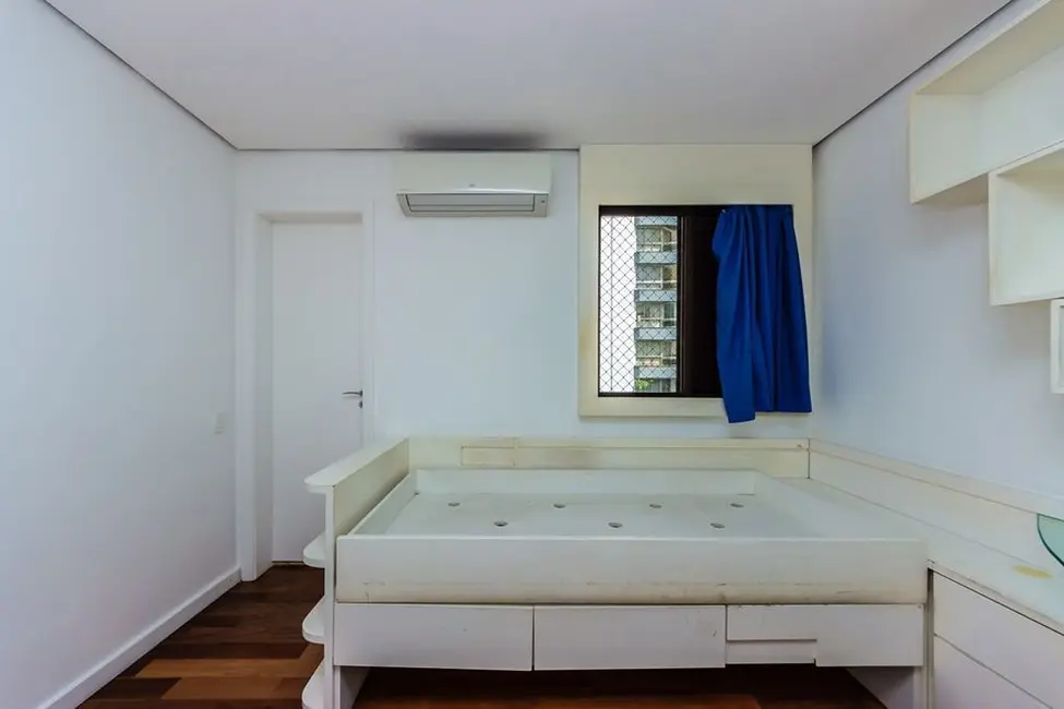 Foto 5 de Apartamento com 3 quartos à venda, 198m2 em Moema, São Paulo - SP