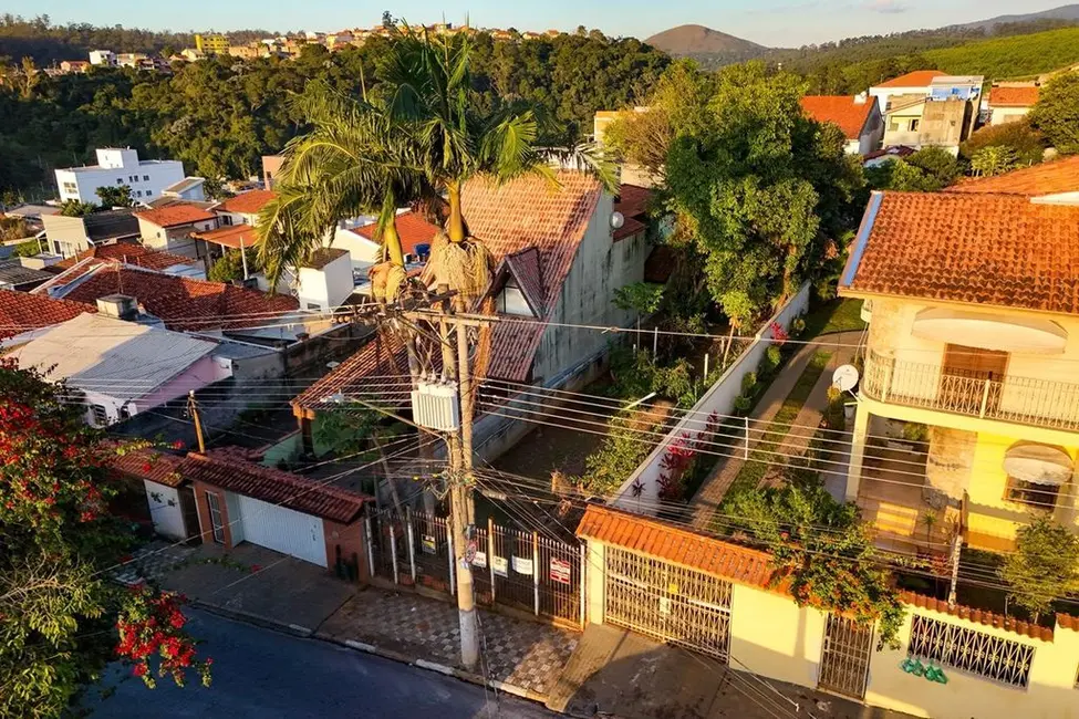 Foto 1 de Terreno / Lote à venda, 337m2 em Região Central, Caieiras - SP