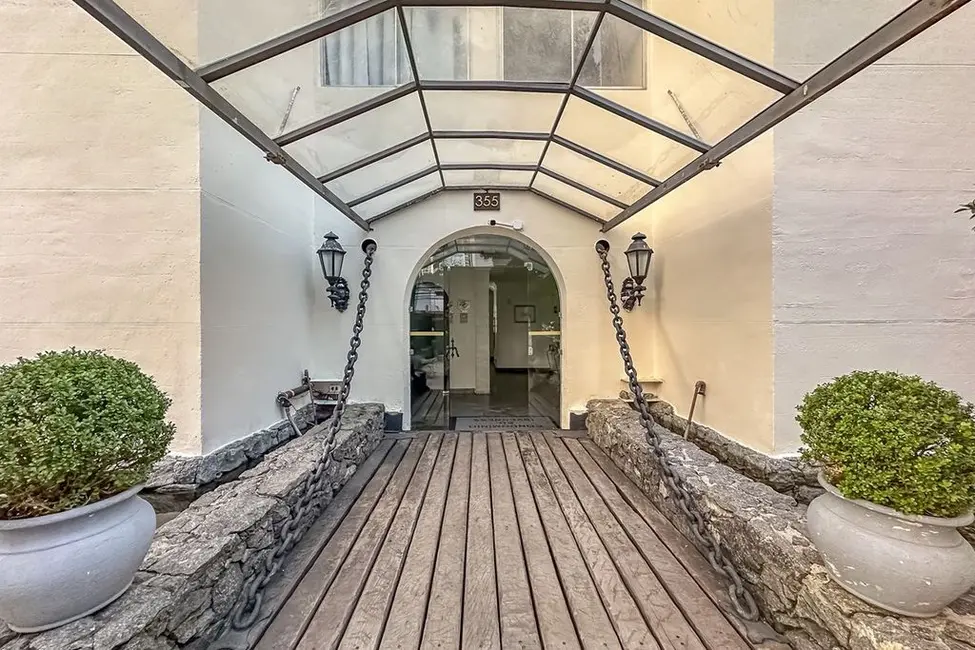 Foto 5 de Apartamento com 2 quartos à venda, 62m2 em Moema, São Paulo - SP