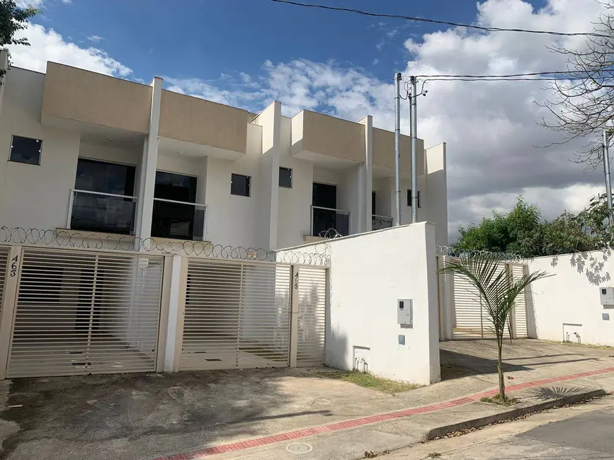 Foto 2 de Casa com 3 quartos à venda, 60m2 em Vila Cristina, Betim - MG