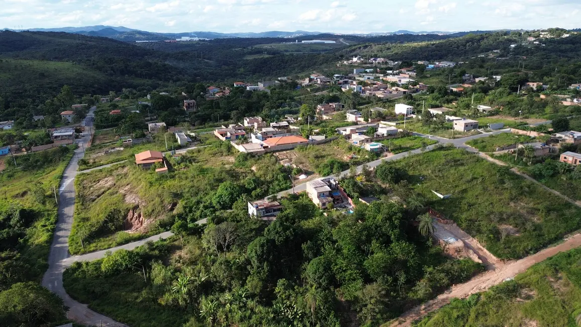 Foto 1 de Terreno / Lote à venda e para alugar, 360m2 em Igarape - MG
