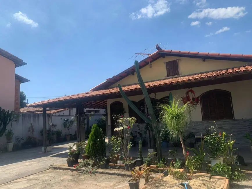 Foto 3 de Casa com 3 quartos à venda, 360m2 em Jardim Petrópolis, Betim - MG