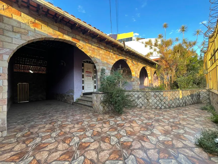 Foto 1 de Casa com 4 quartos à venda e para alugar, 360m2 em Contagem - MG