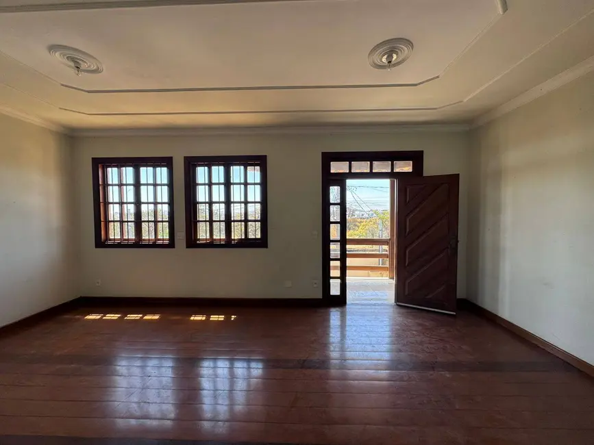 Foto 8 de Casa com 3 quartos para alugar, 500m2 em Contagem - MG