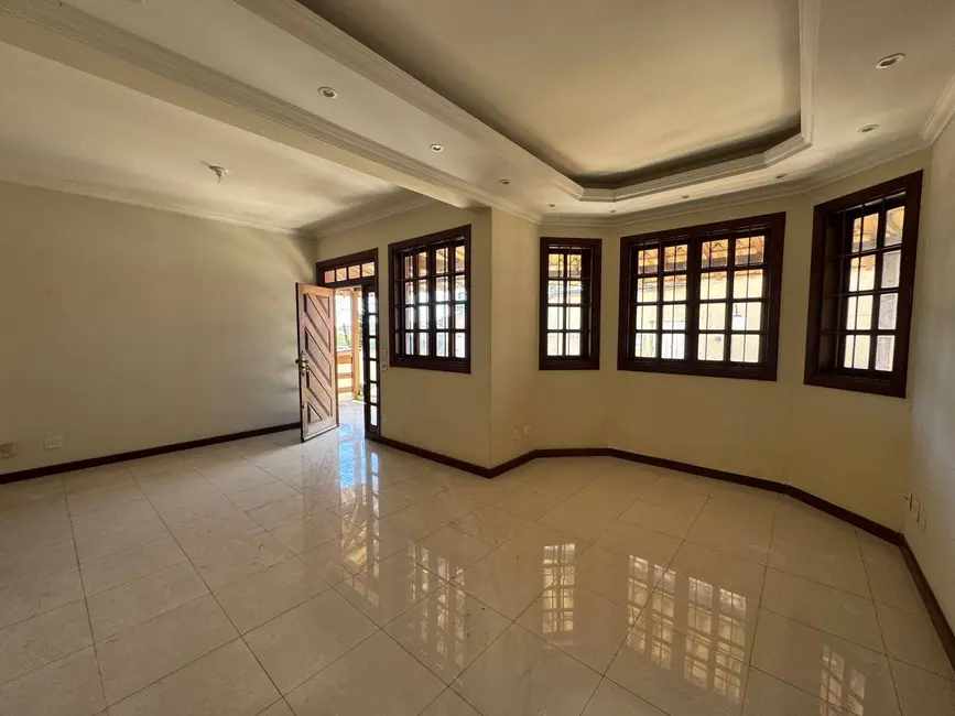 Foto 1 de Casa com 3 quartos para alugar, 500m2 em Contagem - MG