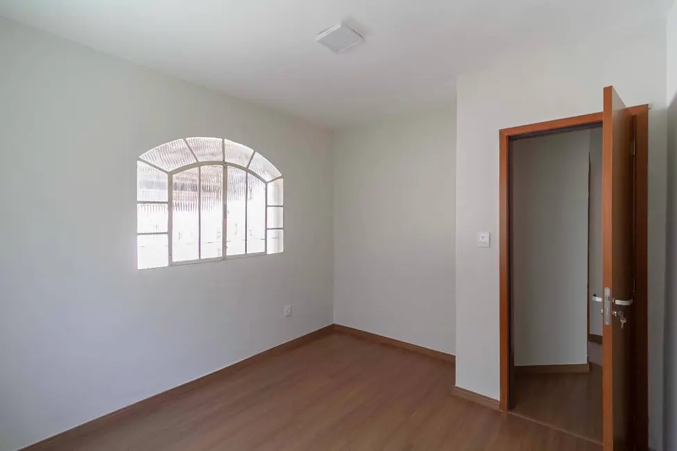 Foto 2 de Casa com 2 quartos à venda, 50m2 em Contagem - MG