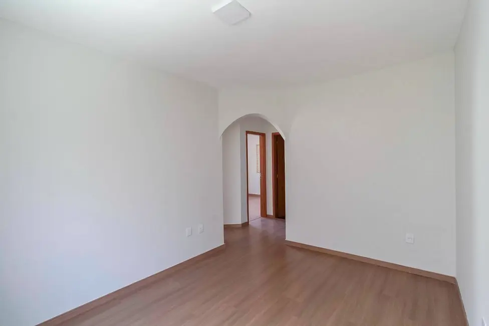 Foto 5 de Casa com 2 quartos à venda, 50m2 em Contagem - MG