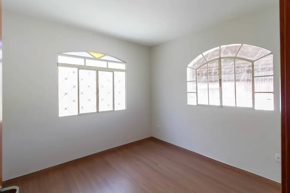 Foto 6 de Casa com 2 quartos à venda, 50m2 em Contagem - MG