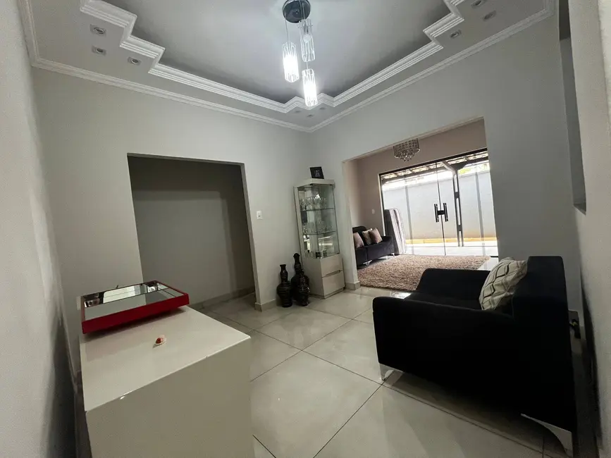 Casa com 3 quartos à venda e para alugar, 280m2 em Centro, Igarape - MG - imagem 4 Foto 4 de Casa com 3 quartos à venda e para alugar, 280m2 em Centro, Igarape - MG