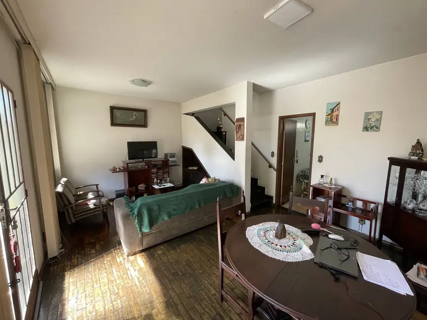 Foto 2 de Casa com 4 quartos à venda em Alípio de Melo, Belo Horizonte - MG