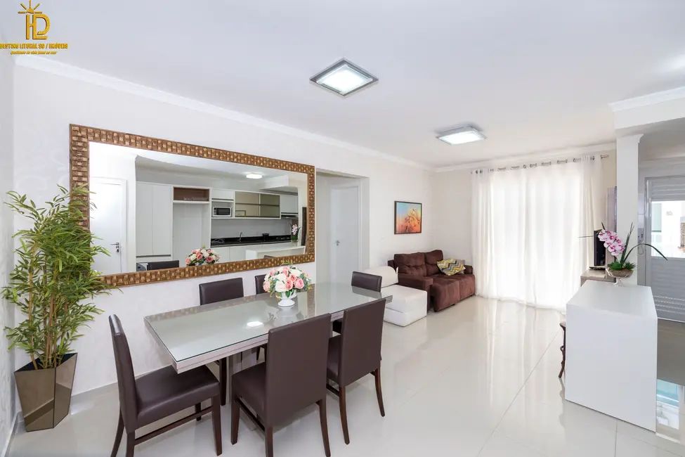 Foto 8 de Apartamento com 2 quartos à venda, 75m2 em Bombinhas - SC