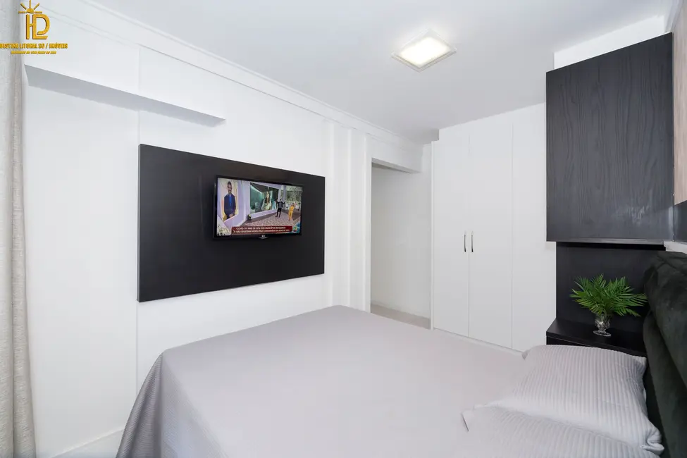 Foto 3 de Apartamento com 2 quartos à venda, 62m2 em Bombinhas - SC