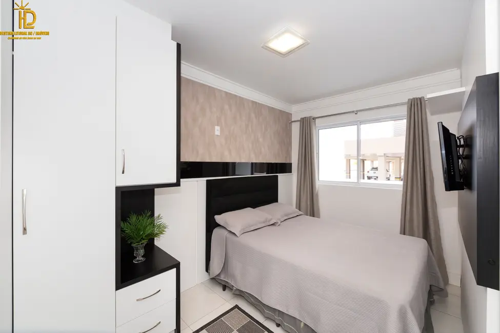 Foto 2 de Apartamento com 2 quartos à venda, 62m2 em Bombinhas - SC