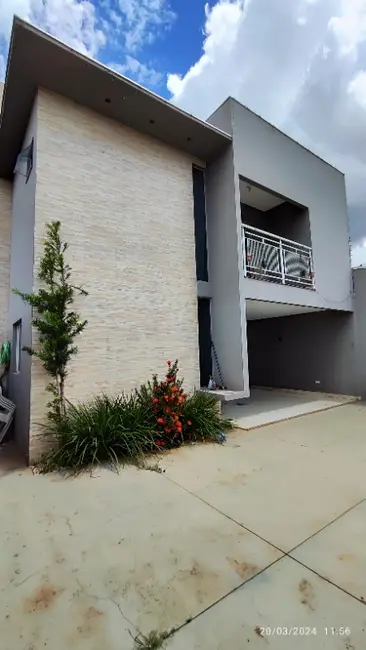 Casa com 3 quartos à venda, 200m2 em Residencial Oliveira III, Campo Grande - MS - imagem 2 Foto 2 de Casa com 3 quartos à venda, 200m2 em Residencial Oliveira III, Campo Grande - MS