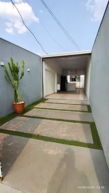 Foto 2 de Casa com 3 quartos para alugar, 100m2 em Coophatrabalho, Campo Grande - MS