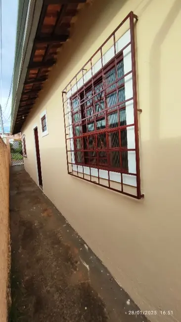Foto 2 de Casa com 1 quarto para alugar, 38m2 em Monte Castelo, Campo Grande - MS