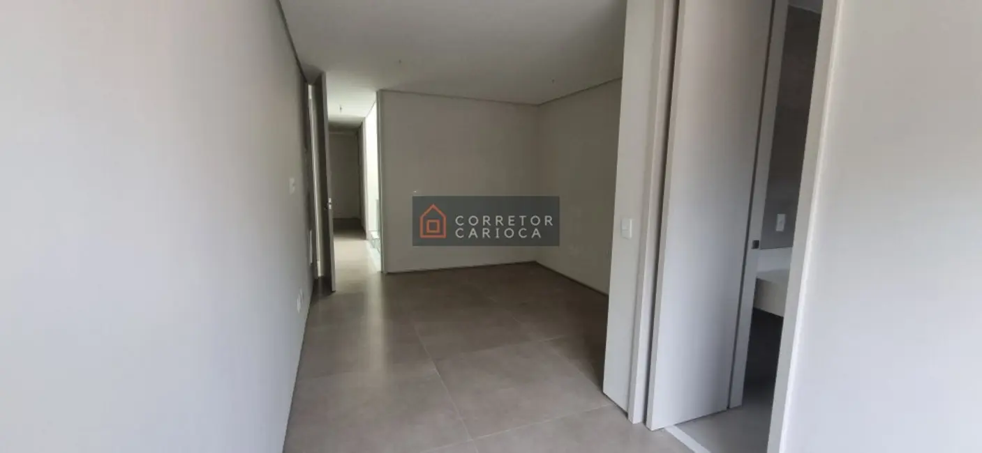 Casa com 4 quartos à venda, 490m2 em Barra da Tijuca, Rio De Janeiro - RJ - imagem 8 Foto 8 de Casa com 4 quartos à venda, 490m2 em Barra da Tijuca, Rio De Janeiro - RJ