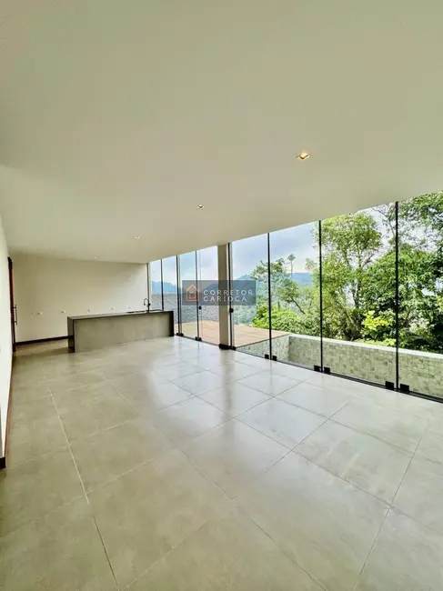 Foto 2 de Casa com 3 quartos à venda, 500m2 em Quitandinha, Petropolis - RJ