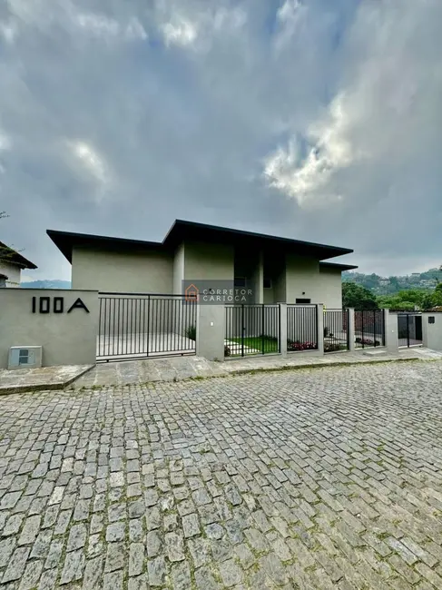 Foto 1 de Casa com 3 quartos à venda, 500m2 em Quitandinha, Petropolis - RJ