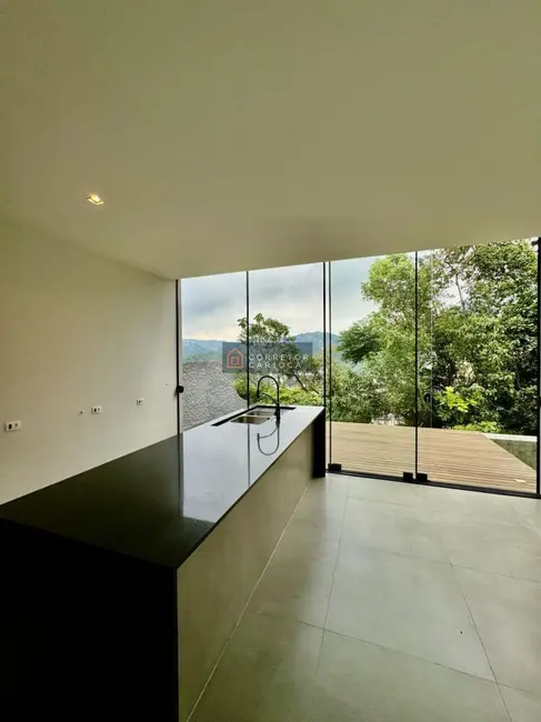 Foto 6 de Casa com 3 quartos à venda, 500m2 em Quitandinha, Petropolis - RJ
