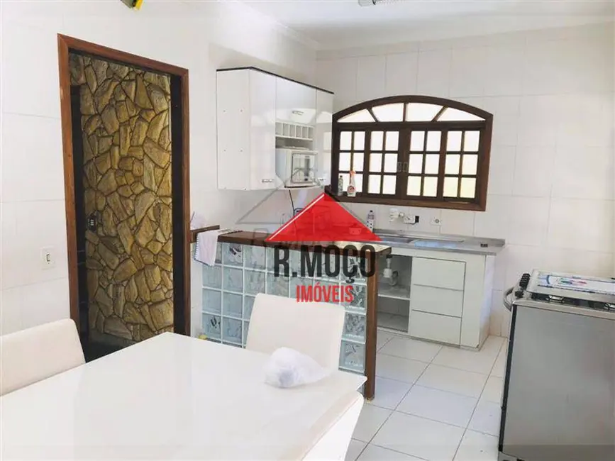 Foto 2 de Casa com 3 quartos à venda e para alugar, 300m2 em Jardim Triana, São Paulo - SP