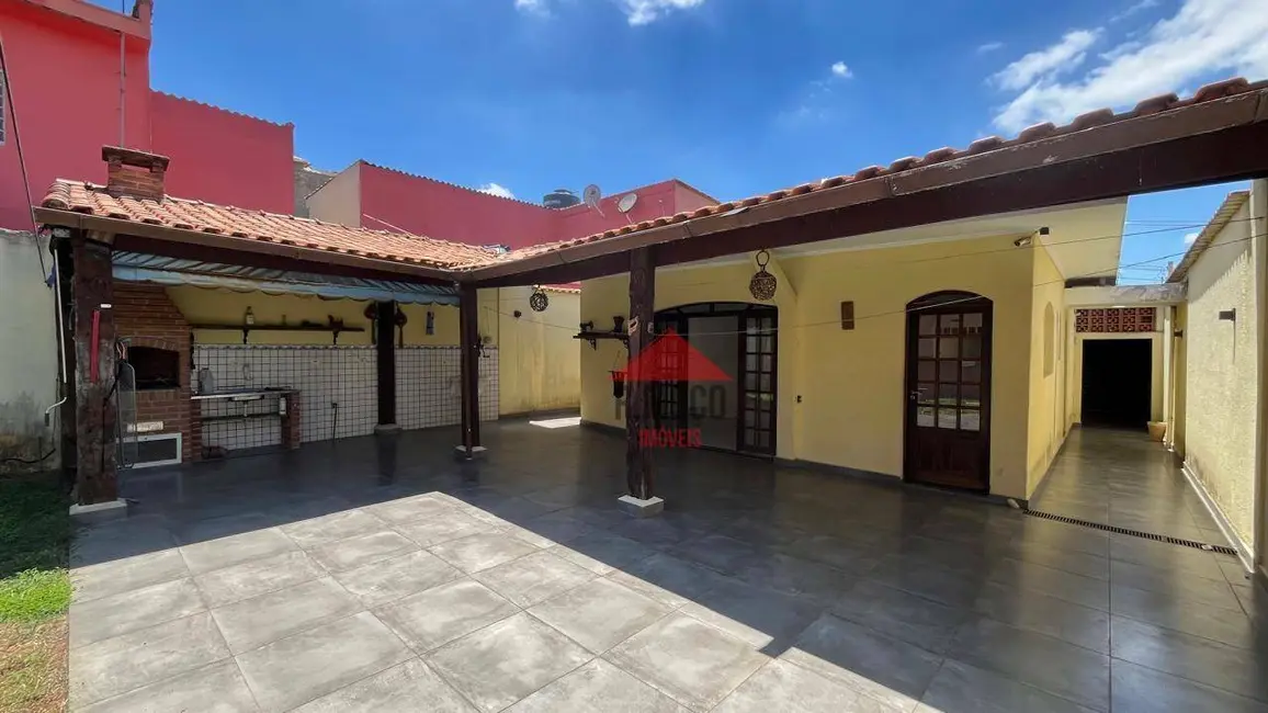 Foto 1 de Casa com 3 quartos à venda e para alugar, 300m2 em Jardim Triana, São Paulo - SP