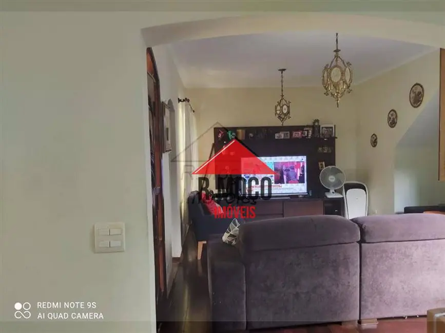 Sobrado com 3 quartos à venda, 300m2 em Jardim Triana, São Paulo - SP - imagem 6 Foto 6 de Sobrado com 3 quartos à venda, 300m2 em Jardim Triana, São Paulo - SP