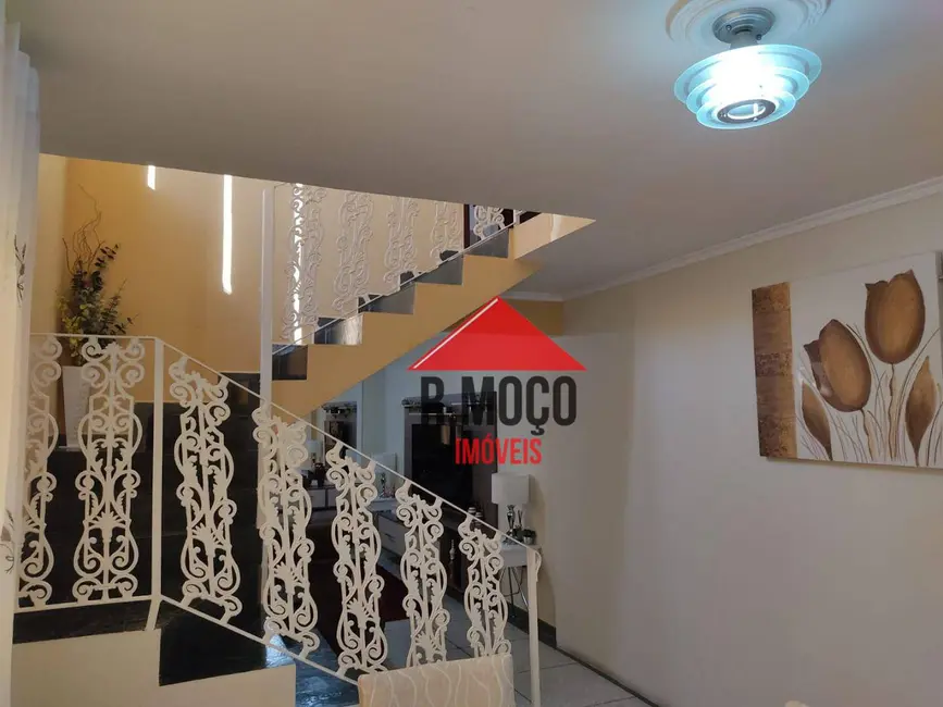 Sobrado com 5 quartos à venda, 150m2 em Cidade Patriarca, São Paulo - SP - imagem 5 Foto 5 de Sobrado com 5 quartos à venda, 150m2 em Cidade Patriarca, São Paulo - SP