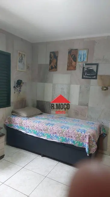 Foto 9 de Casa com 2 quartos à venda, 237m2 em Vila Carmosina, São Paulo - SP