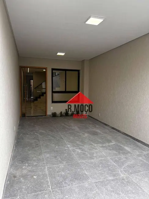 Sobrado com 3 quartos à venda, 186m2 em Vila Ré, São Paulo - SP - imagem 3 Foto 3 de Sobrado com 3 quartos à venda, 186m2 em Vila Ré, São Paulo - SP