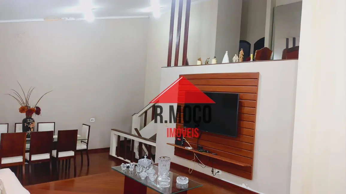 Sobrado com 3 quartos à venda, 300m2 em Jardim Triana, São Paulo - SP - imagem 6 Foto 6 de Sobrado com 3 quartos à venda, 300m2 em Jardim Triana, São Paulo - SP