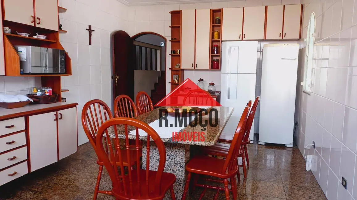 Sobrado com 3 quartos à venda, 300m2 em Jardim Triana, São Paulo - SP - imagem 2 Foto 2 de Sobrado com 3 quartos à venda, 300m2 em Jardim Triana, São Paulo - SP