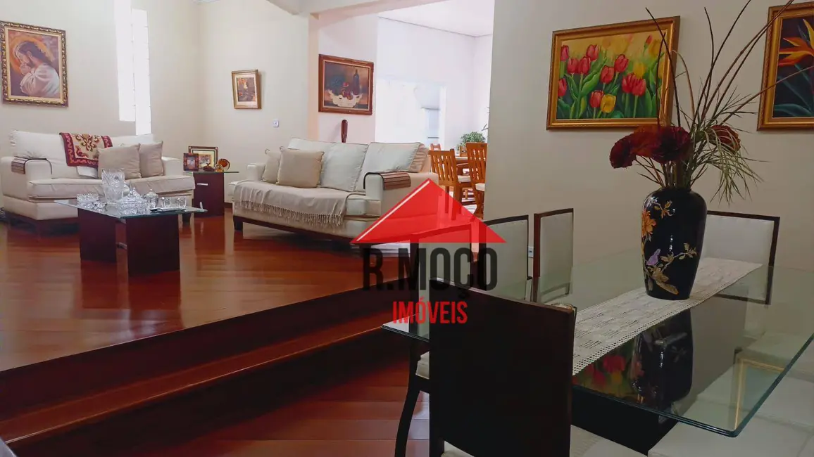 Sobrado com 3 quartos à venda, 300m2 em Jardim Triana, São Paulo - SP - imagem 9 Foto 9 de Sobrado com 3 quartos à venda, 300m2 em Jardim Triana, São Paulo - SP