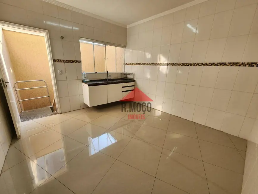 Foto 6 de Sobrado com 3 quartos para alugar, 180m2 em Chácara Seis de Outubro, São Paulo - SP