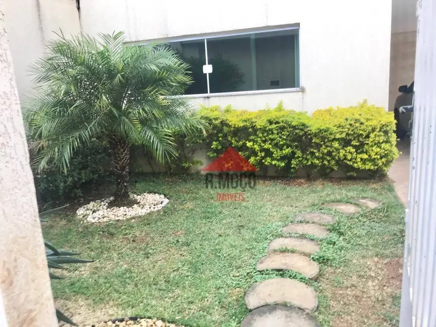 Sobrado com 4 quartos à venda, 300m2 em Jardim Triana, São Paulo - SP - imagem 3 Foto 3 de Sobrado com 4 quartos à venda, 300m2 em Jardim Triana, São Paulo - SP