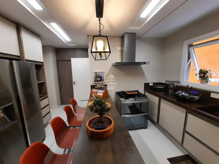 Sobrado com 4 quartos à venda, 334m2 em Enseada, Guaruja - SP - imagem 9 Foto 9 de Sobrado com 4 quartos à venda, 334m2 em Enseada, Guaruja - SP