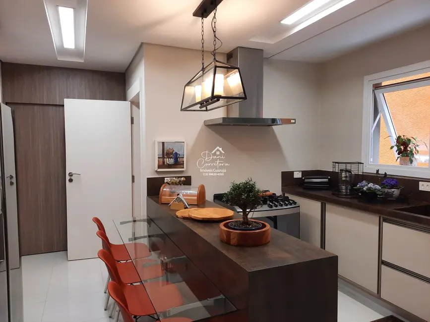 Sobrado com 4 quartos à venda, 334m2 em Enseada, Guaruja - SP - imagem 8 Foto 8 de Sobrado com 4 quartos à venda, 334m2 em Enseada, Guaruja - SP