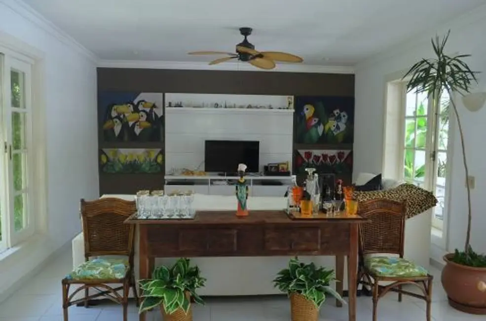 Sobrado com 5 quartos à venda e para alugar, 300m2 em Jardim Acapulco, Guaruja - SP - imagem 4 Foto 4 de Sobrado com 5 quartos à venda e para alugar, 300m2 em Jardim Acapulco, Guaruja - SP
