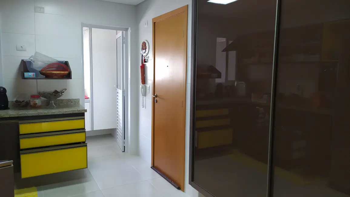 Apartamento com 3 quartos à venda, 144m2 em Pitangueiras, Guaruja - SP - imagem 8 Foto 8 de Apartamento com 3 quartos à venda, 144m2 em Pitangueiras, Guaruja - SP