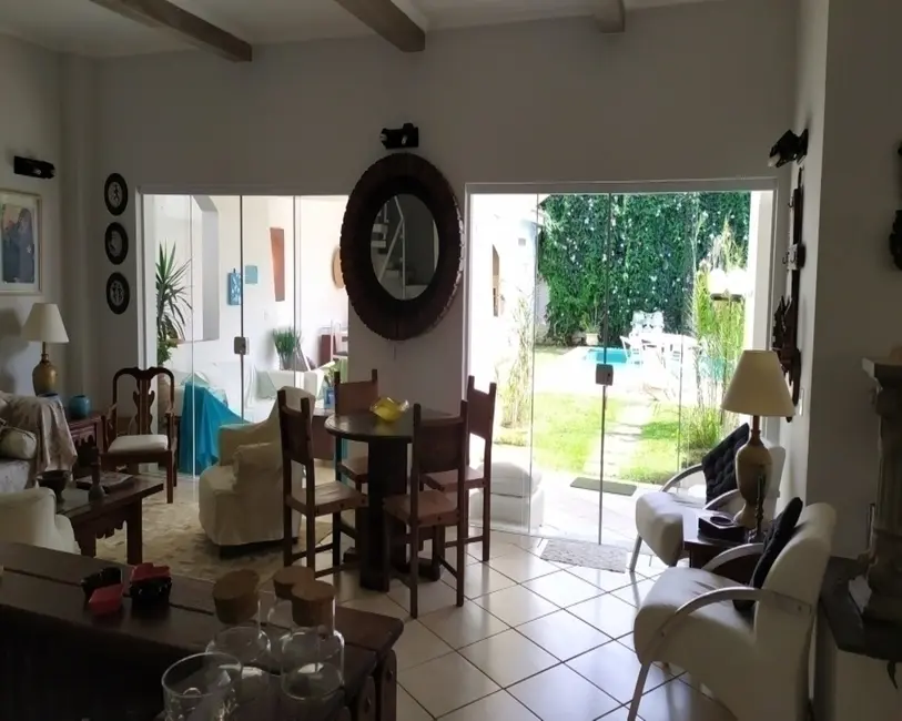 Sobrado com 4 quartos à venda e para alugar, 390m2 em Jardim Acapulco, Guaruja - SP - imagem 3 Foto 3 de Sobrado com 4 quartos à venda e para alugar, 390m2 em Jardim Acapulco, Guaruja - SP