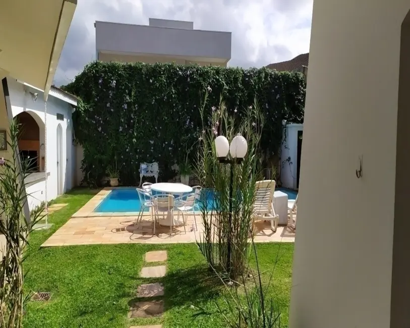Sobrado com 4 quartos à venda e para alugar, 390m2 em Jardim Acapulco, Guaruja - SP - imagem 6 Foto 6 de Sobrado com 4 quartos à venda e para alugar, 390m2 em Jardim Acapulco, Guaruja - SP