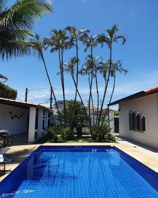 Sobrado com 4 quartos à venda, 360m2 em Vila Santa Rosa, Guaruja - SP - imagem 2 Foto 2 de Sobrado com 4 quartos à venda, 360m2 em Vila Santa Rosa, Guaruja - SP