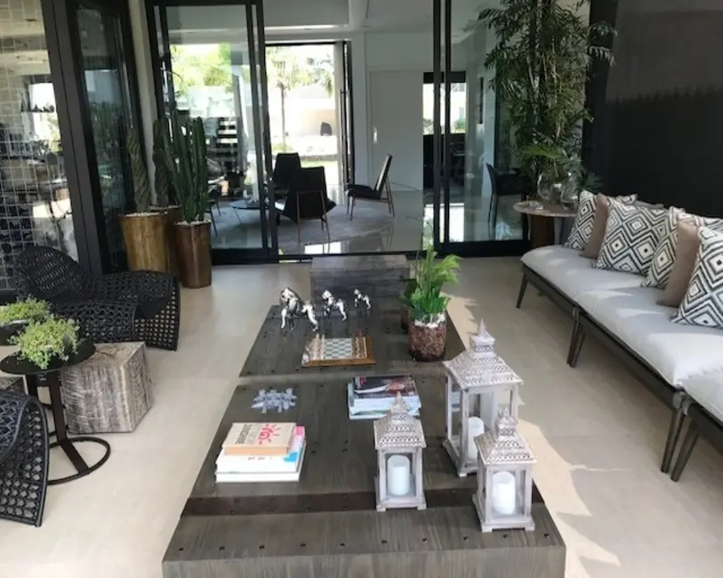 Sobrado com 8 quartos à venda, 750m2 em Acapulco, Guaruja - SP - imagem 6 Foto 6 de Sobrado com 8 quartos à venda, 750m2 em Acapulco, Guaruja - SP