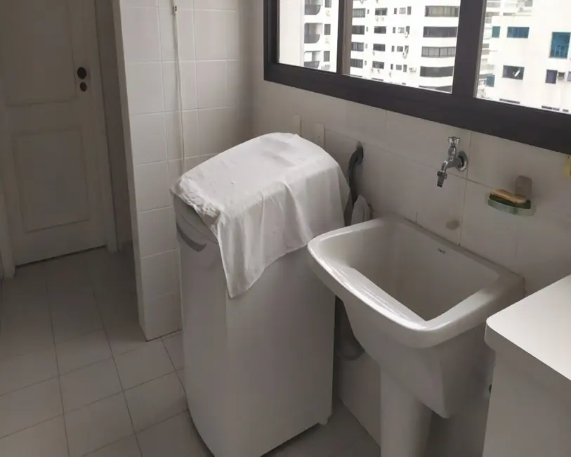 Apartamento com 3 quartos à venda e para alugar, 170m2 em Pitangueiras, Guaruja - SP - imagem 8 Foto 8 de Apartamento com 3 quartos à venda e para alugar, 170m2 em Pitangueiras, Guaruja - SP