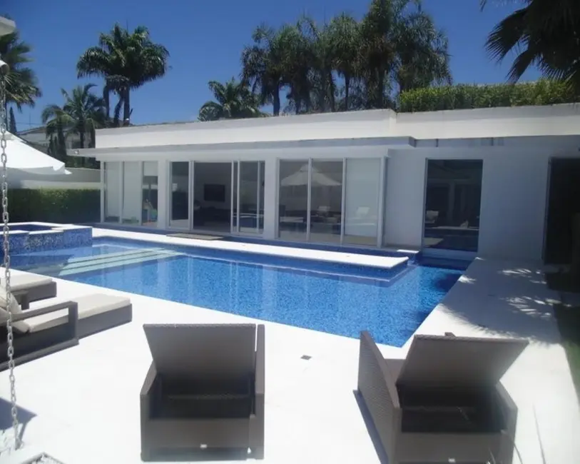 Sobrado com 6 quartos à venda, 797m2 em Jardim Acapulco, Guaruja - SP - imagem 1 Foto 1 de Sobrado com 6 quartos à venda, 797m2 em Jardim Acapulco, Guaruja - SP